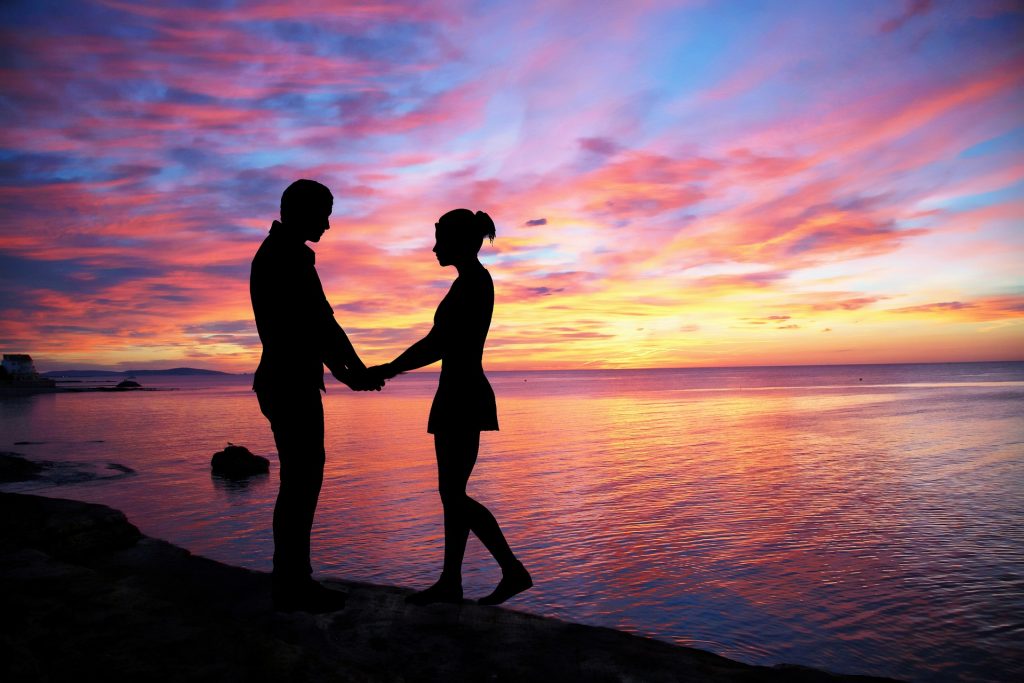 couple-love-1807857_1920